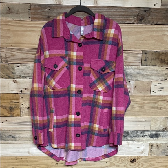 Zenana Outfitters Tops - Zenana size XL Pink and Orange Plaid Fleece Button Down Shirt with Pockets